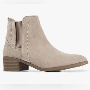 Chelsea boots